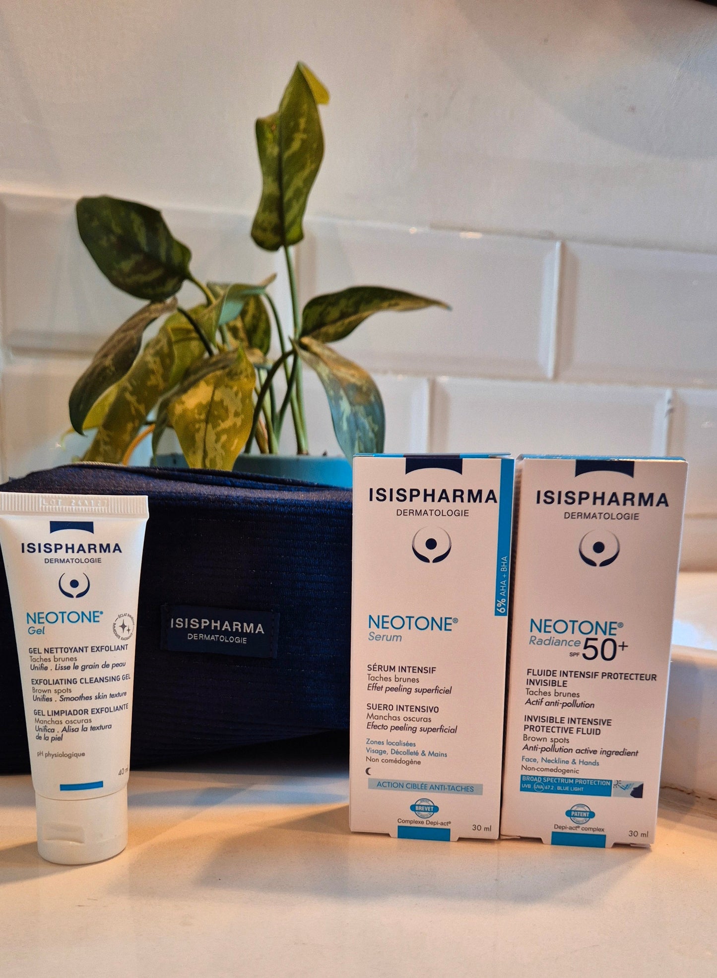 Neotone Serum + Radiance Spf50 bundle